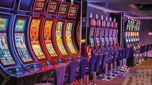 Live casino table selection showing Dragon Tiger, Blackjack, Roulette as Featured Games